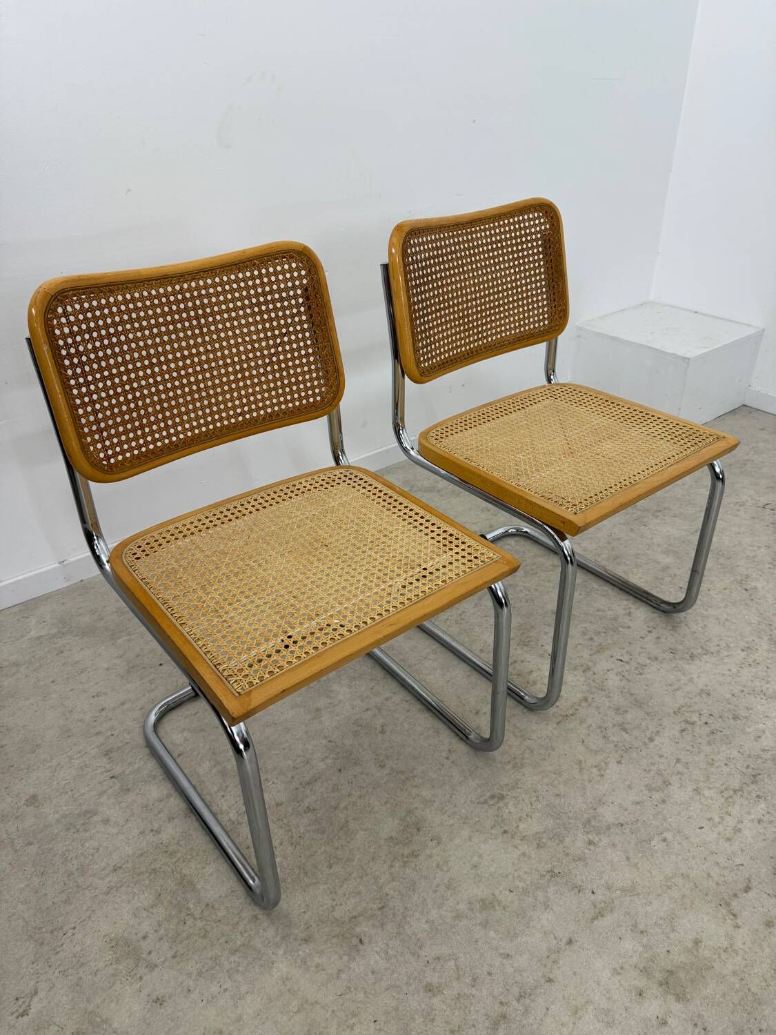 Lot of 2 identical caned chairs Cesca B32 design Marcel Breuer 1970 Made in Italy vintage