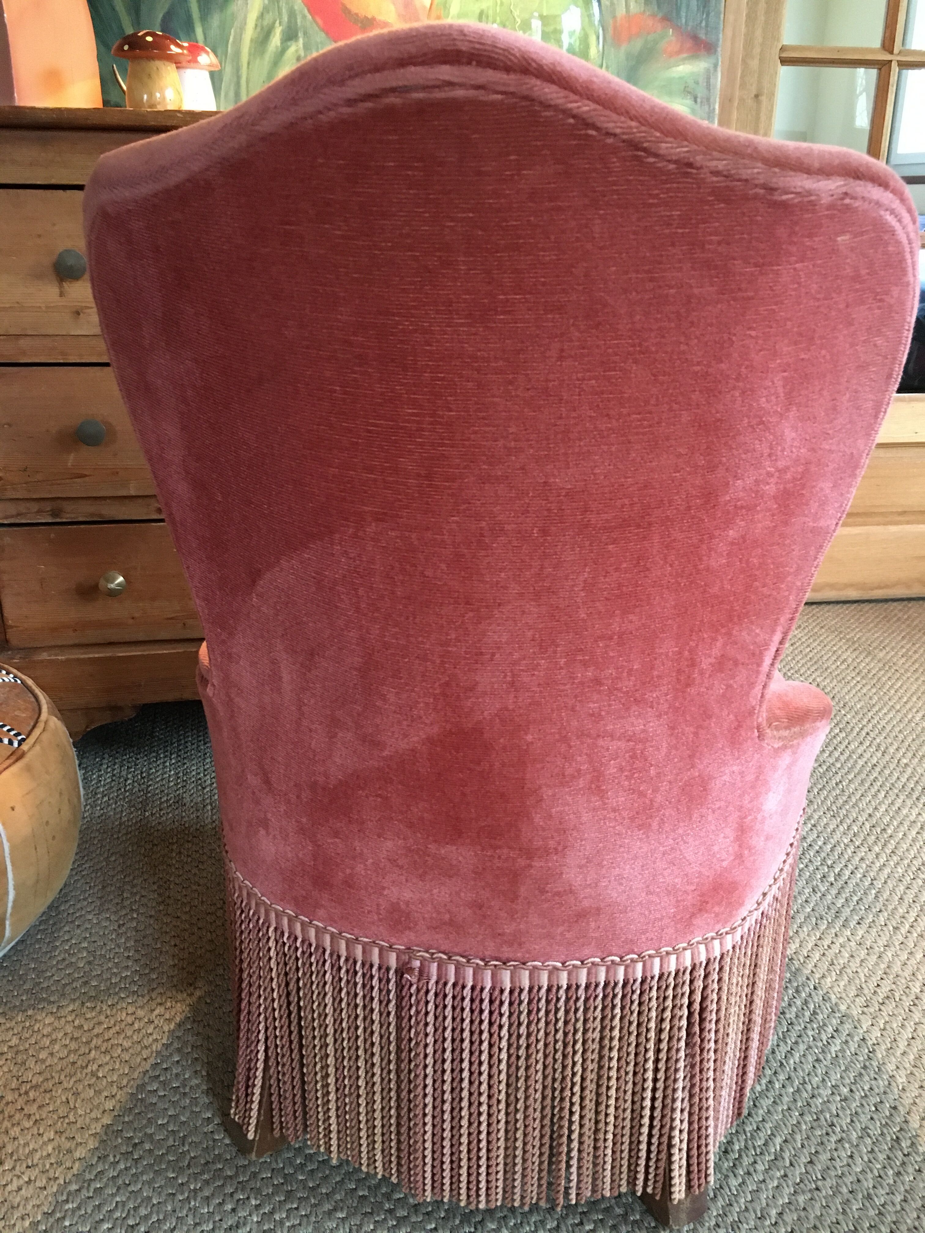 Pink velvet toad chair