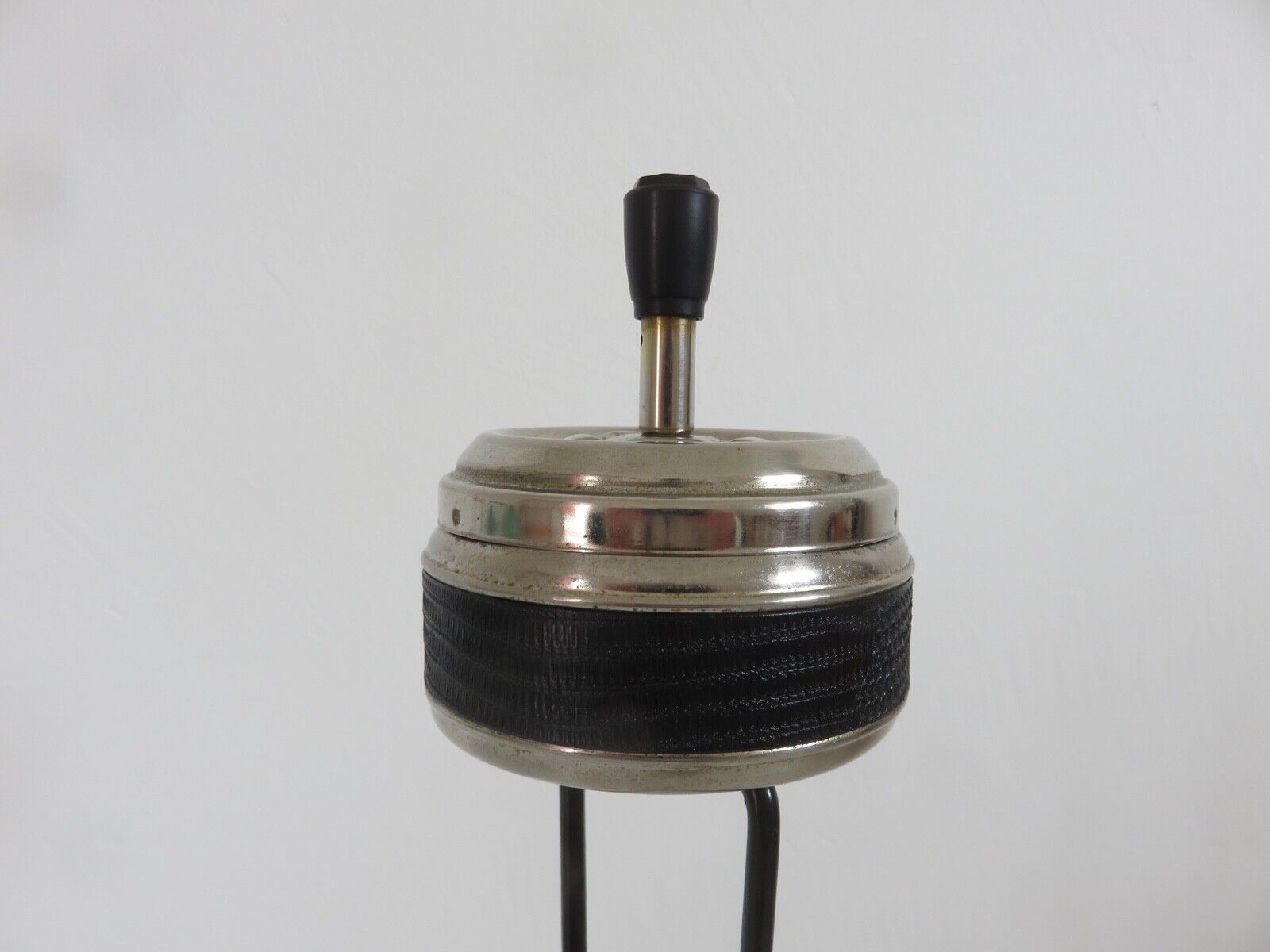 Minimalist tripod ashtray in black lacquered metal 50s 60s