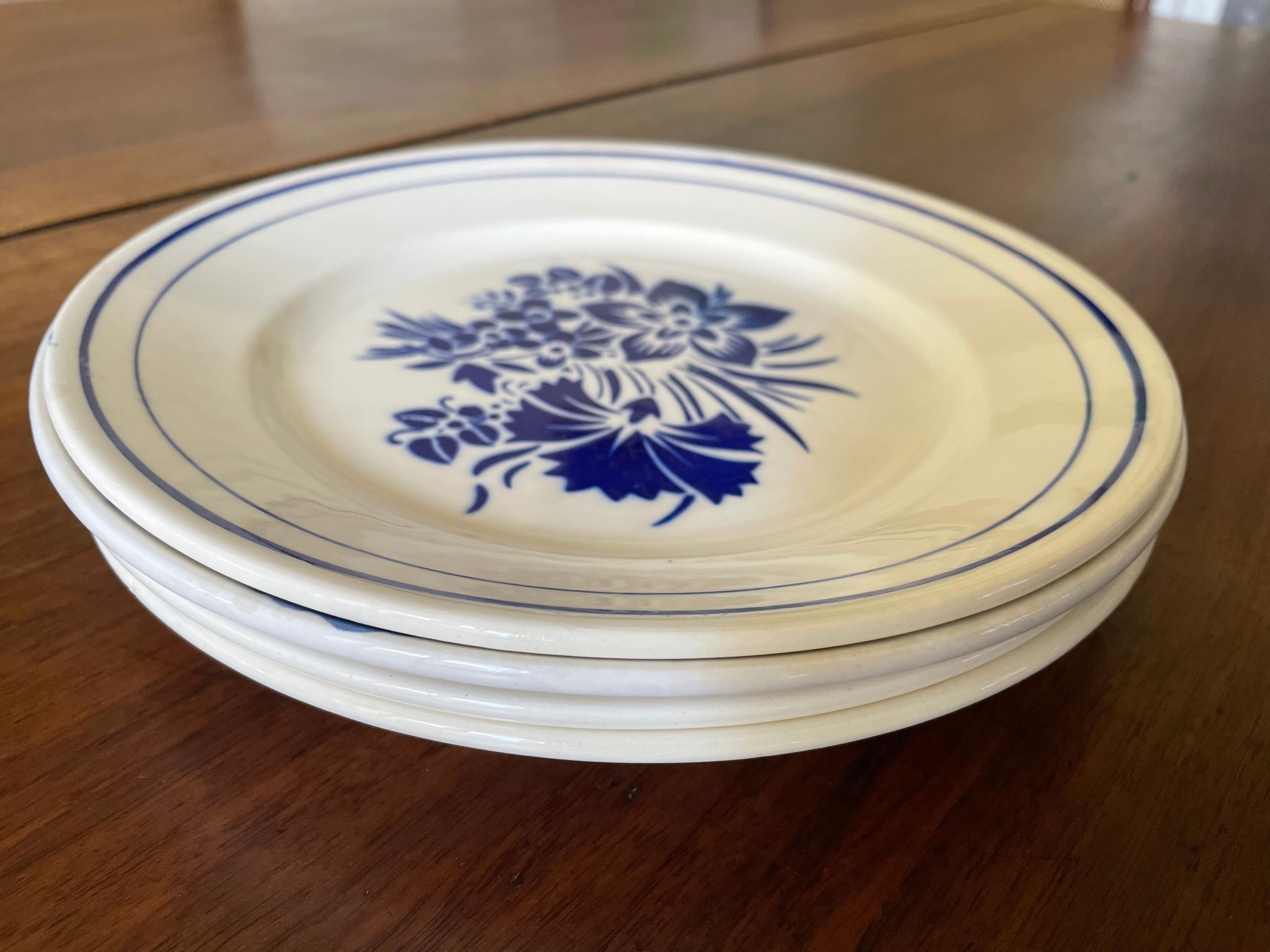 Set of 4 flat plates mismatched