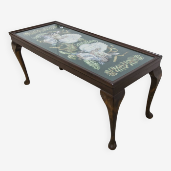 Coffee table 1940 needlewoman shop london embroidery under glass