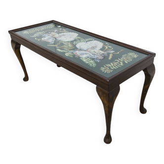 Coffee table 1940 needlewoman shop london embroidery under glass