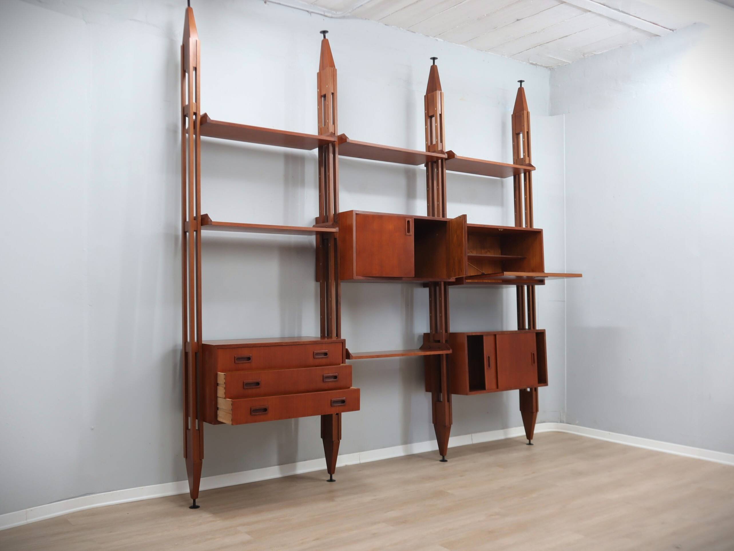 Mid century Italian design teak bookcase 1950s