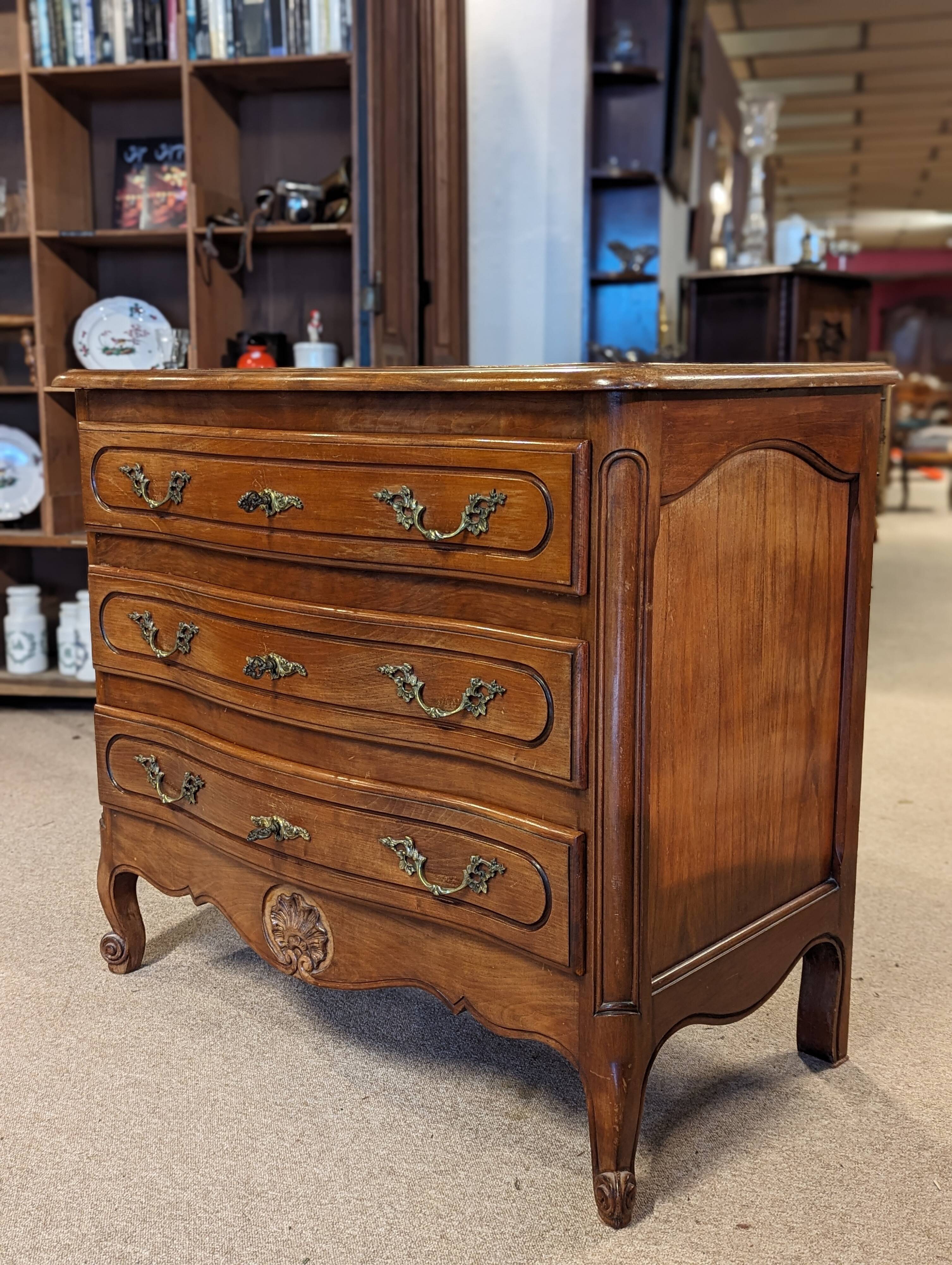 Commode de style louis xv