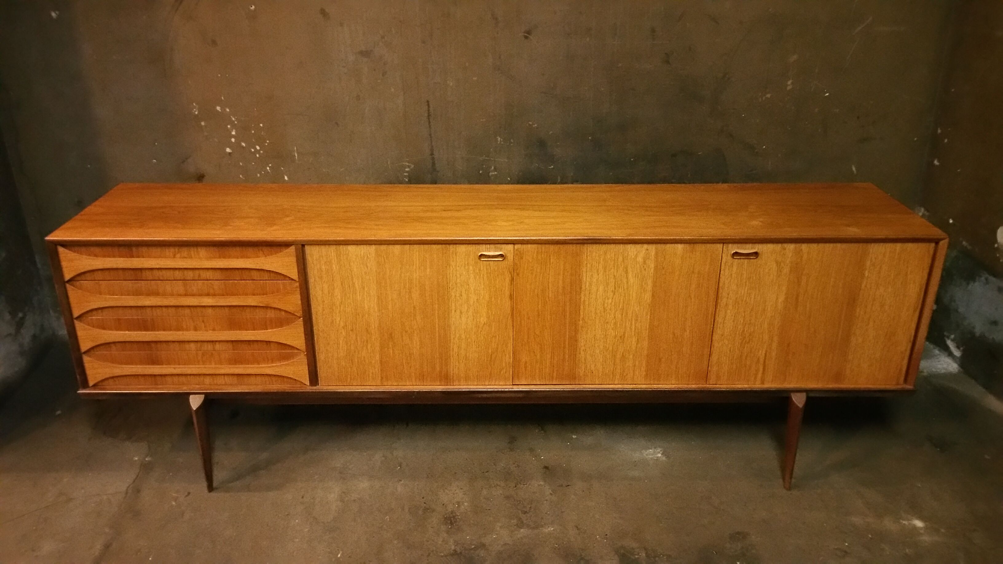 Row V - Form Oswald John Paola sideboard 50 60 Scandinavian years