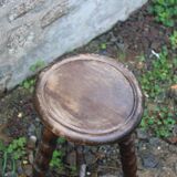 Tripod stool with bossed feet