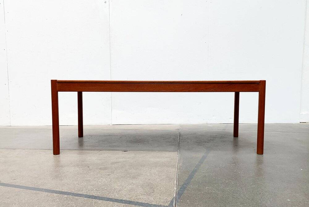 Table basse danoise du milieu du siècle en teck massif de Magnus Olesen, années 1960