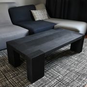 Table basse chêne massif finition bois brûlé — shou-sugi-ban