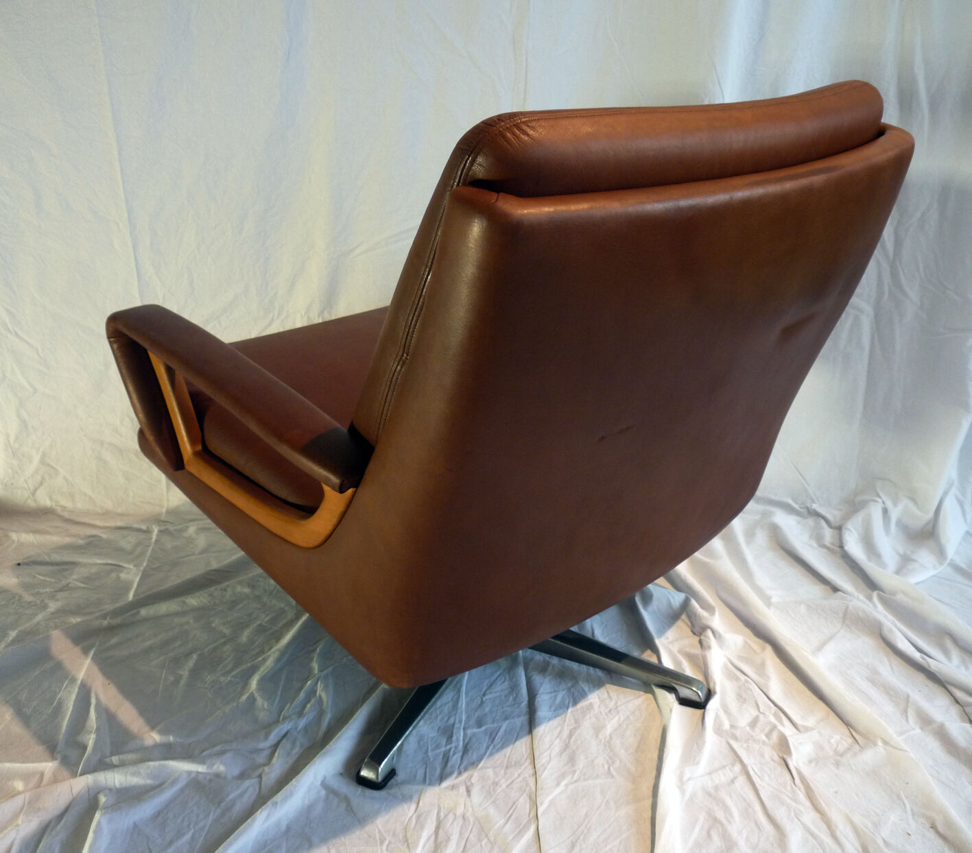 Leather and wood swivel armchair