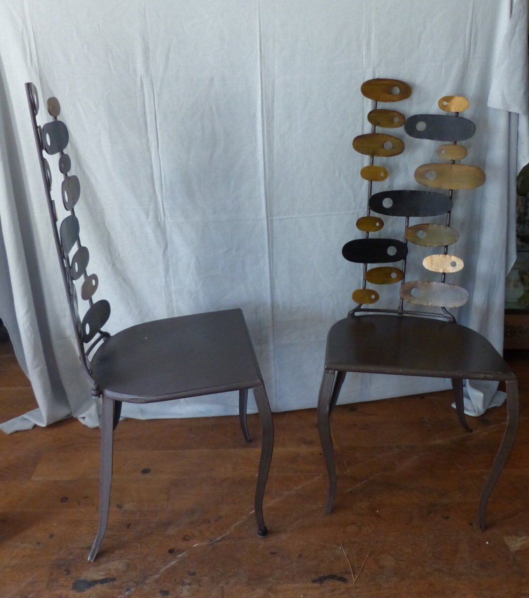 Pair of chairs with leaves