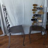 Pair of chairs with leaves