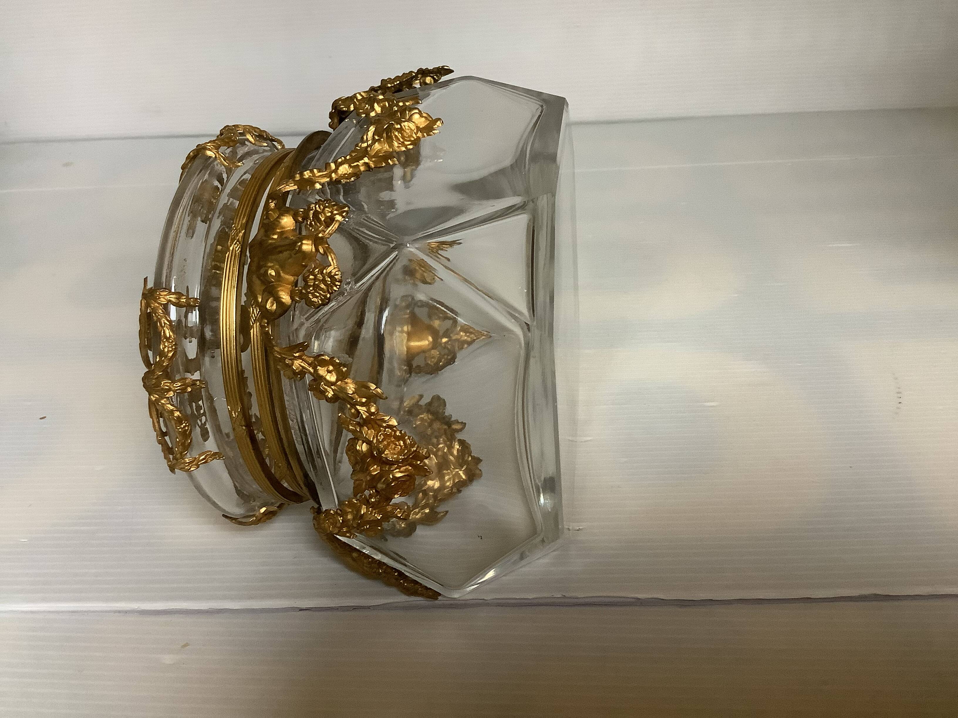 Facet bonbonnière with brass ornaments, empty pocket.