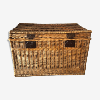 Old malle in rattan and wicker