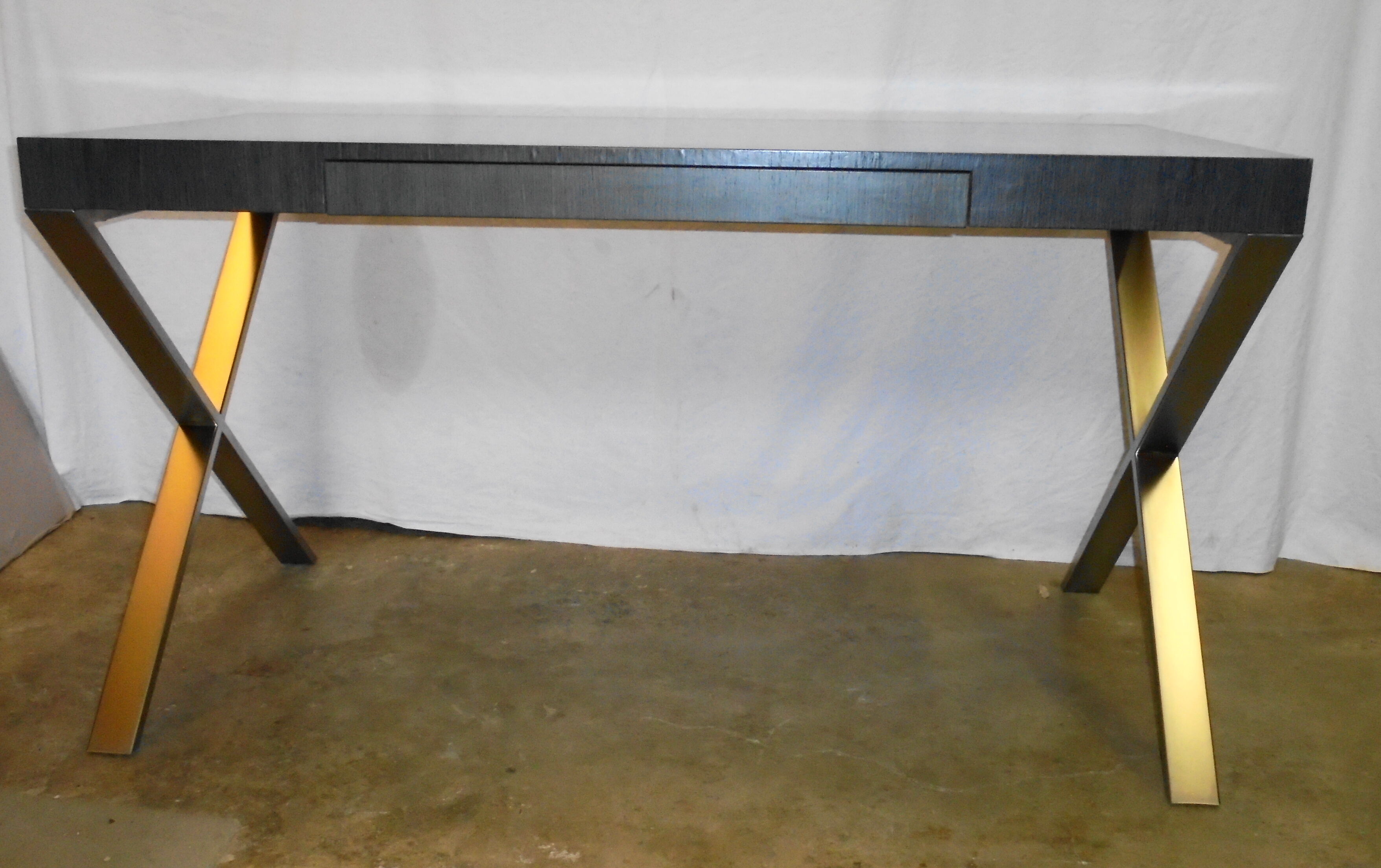 Flat office with metal feet of the 80s