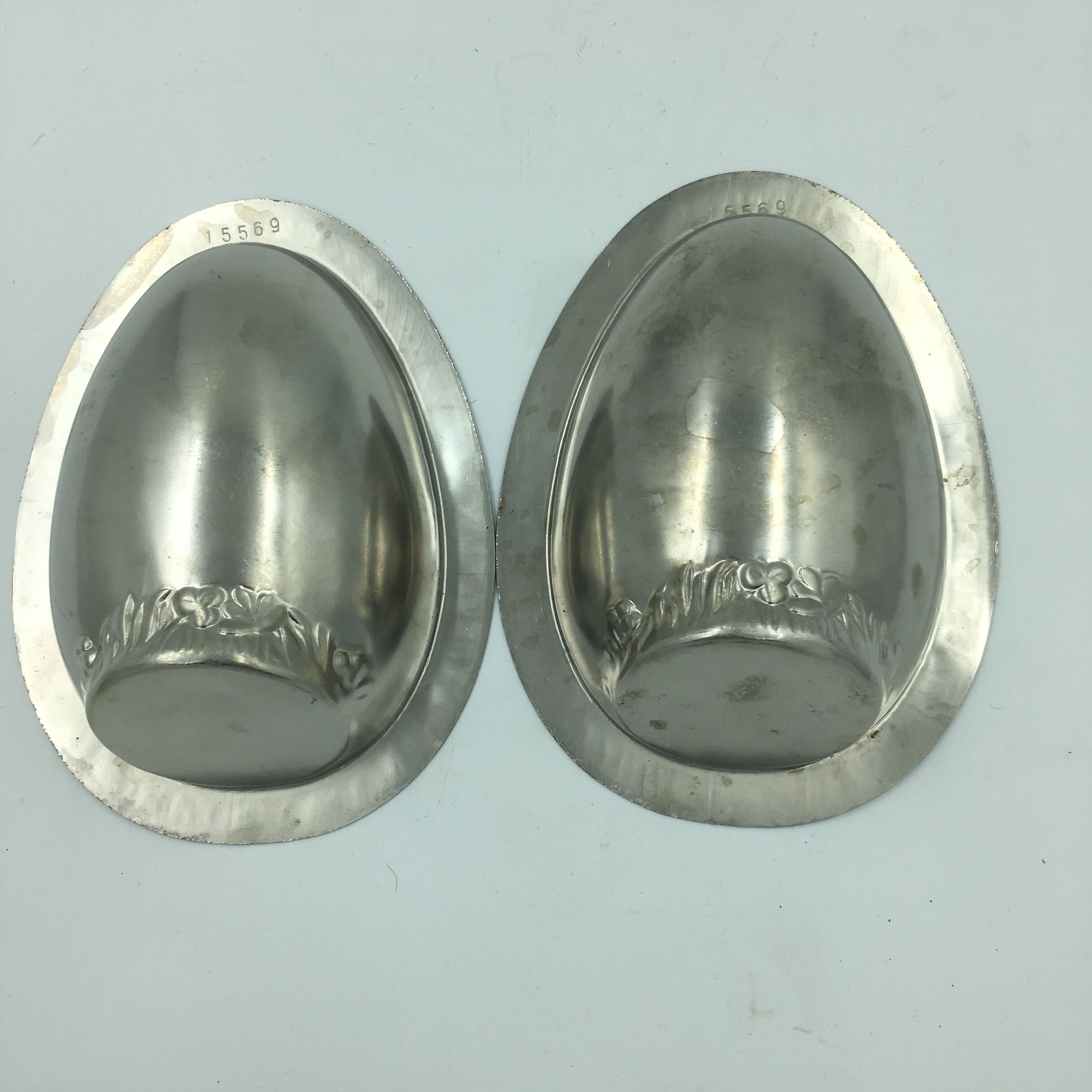 Lot de 2 moules à chocolat en forme de demi-oeuf