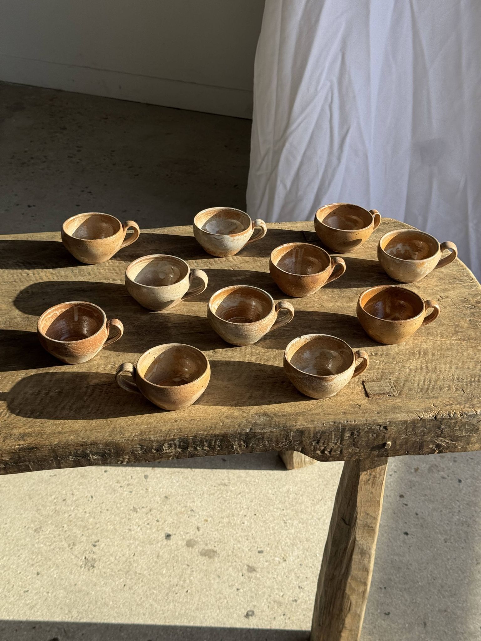 11 tasses à café vintage en grès mat brut