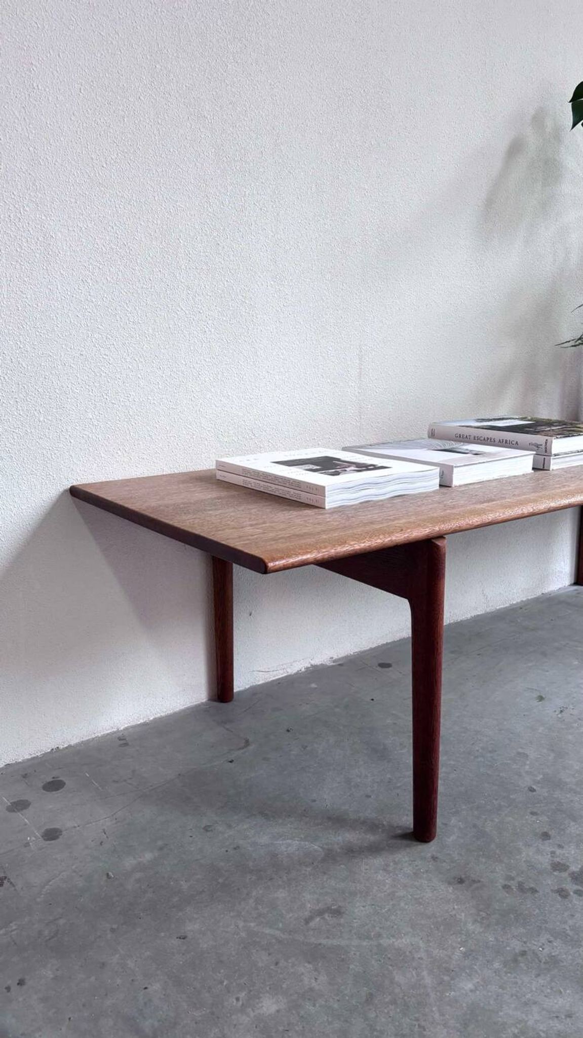 Table basse vintage Hans J Wegner en chêne