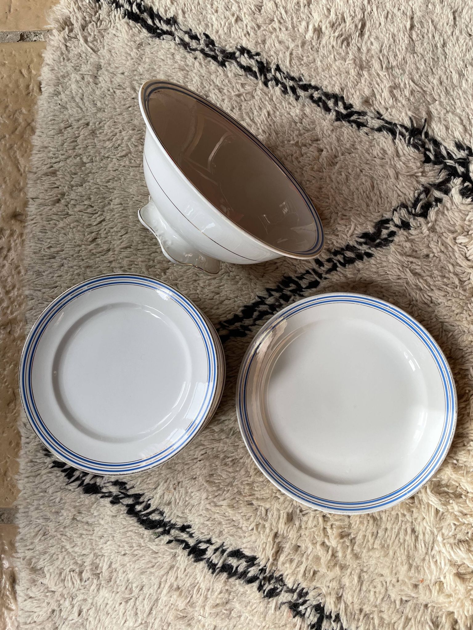 Onnaing's earthenware service