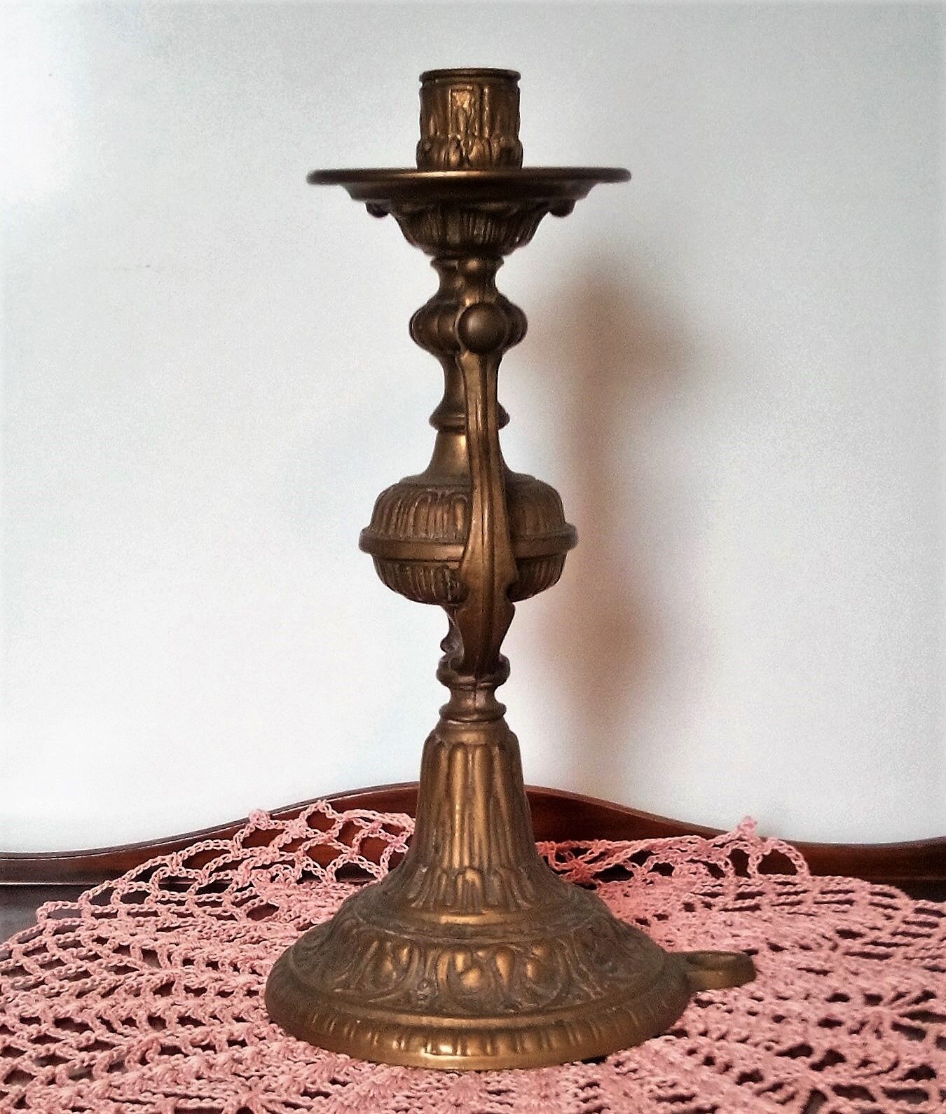 Articulated wall candle holder