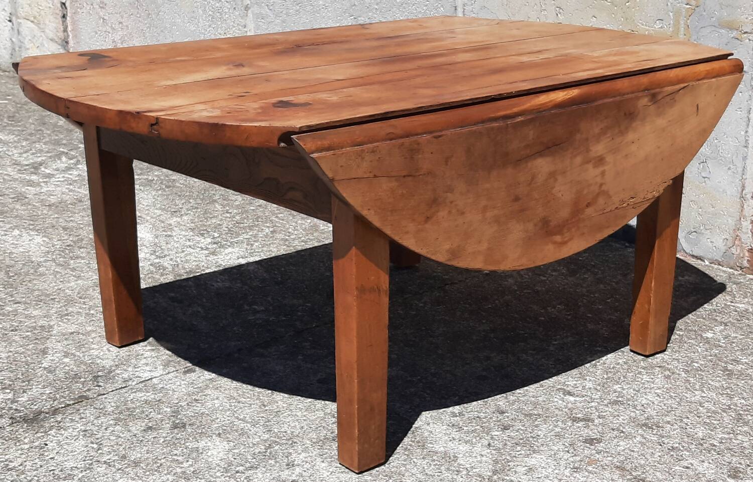 Folding coffee table.