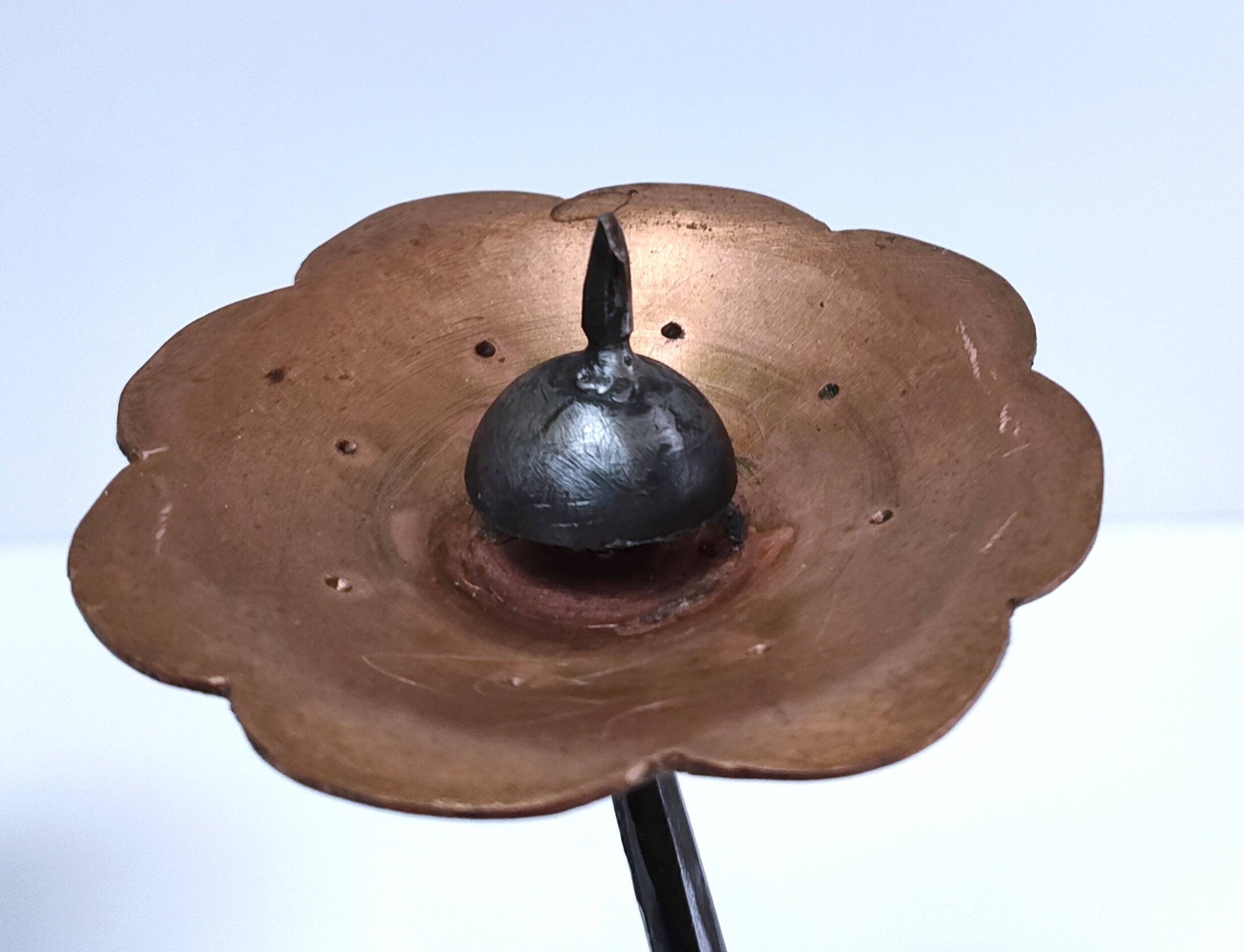 Pair of flower-shaped candlesticks in black metal and copper