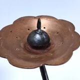 Pair of flower-shaped candlesticks in black metal and copper