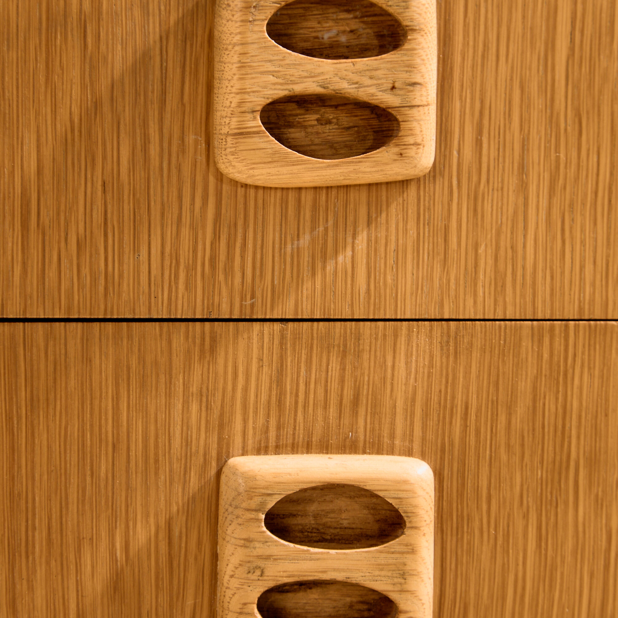 Oak chest of drawers with four drawers