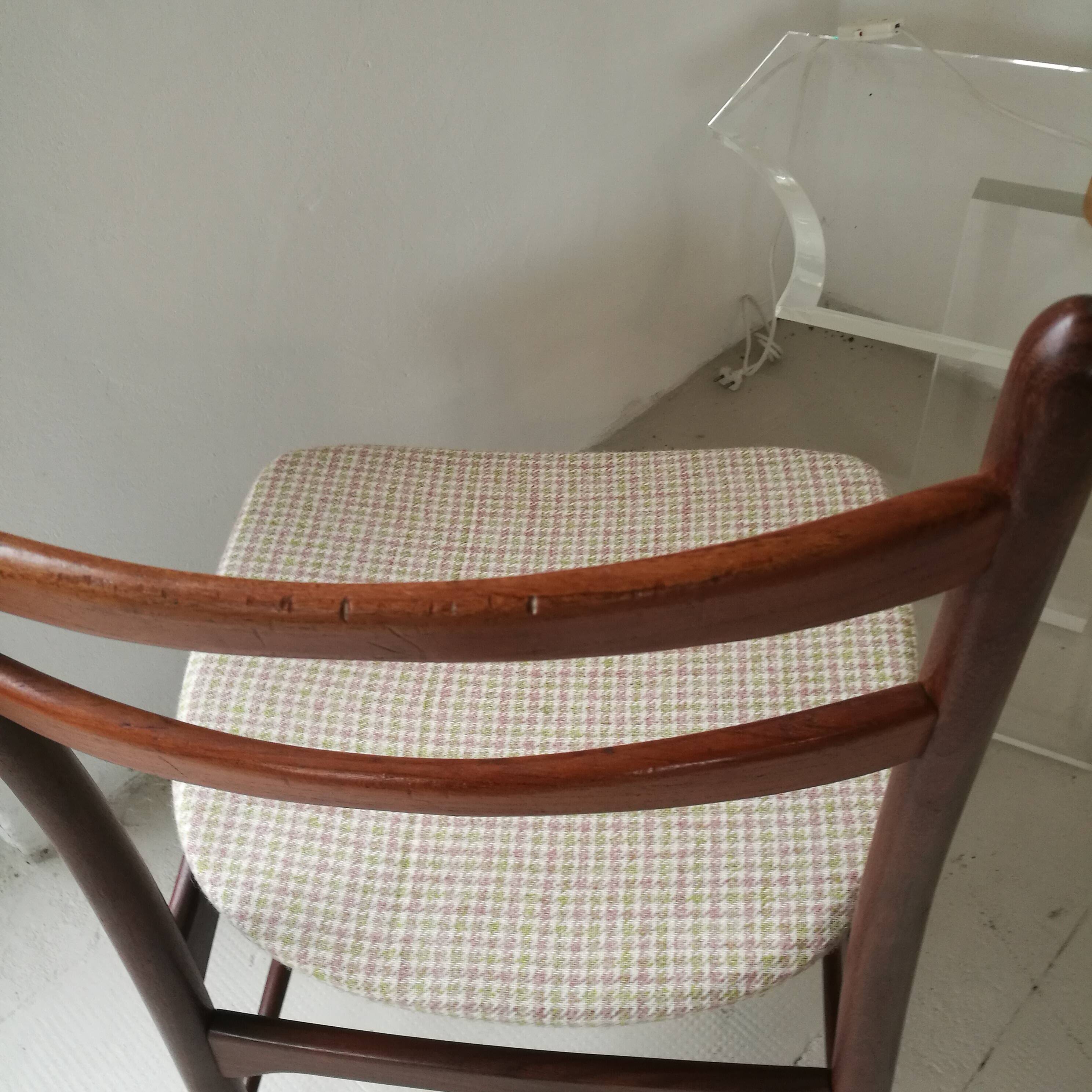 Set of 4 Scandinavian chairs no