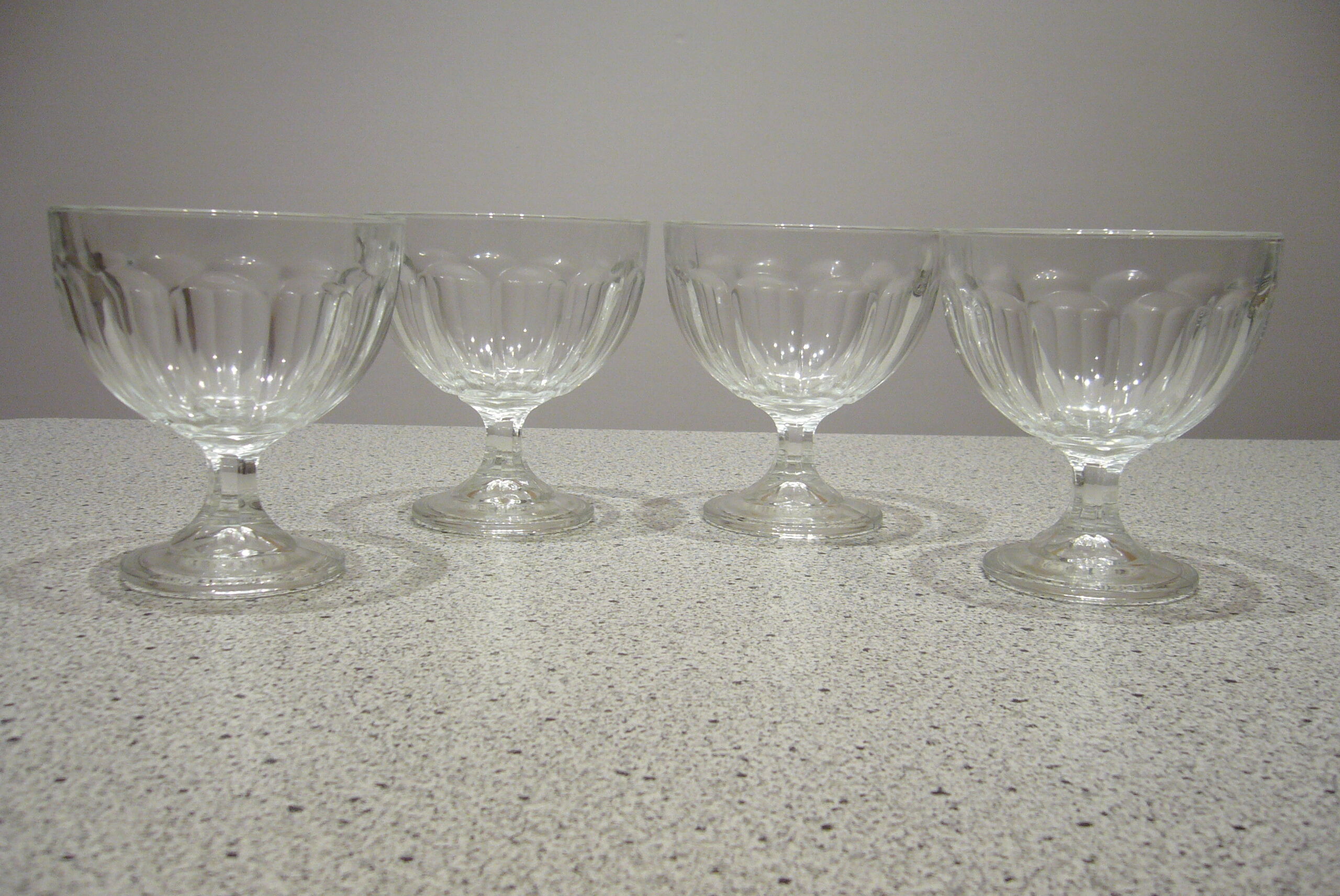 Lot of 4 art deco glasses cups