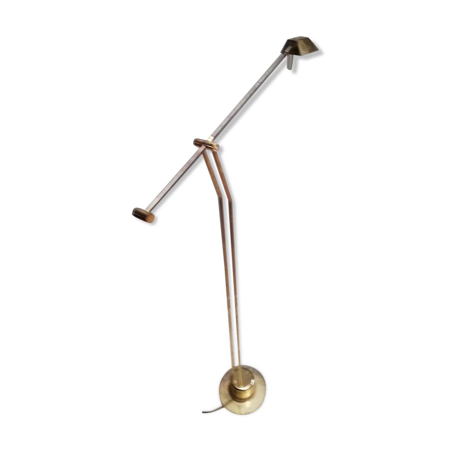 Gold metal counterweight lamppost