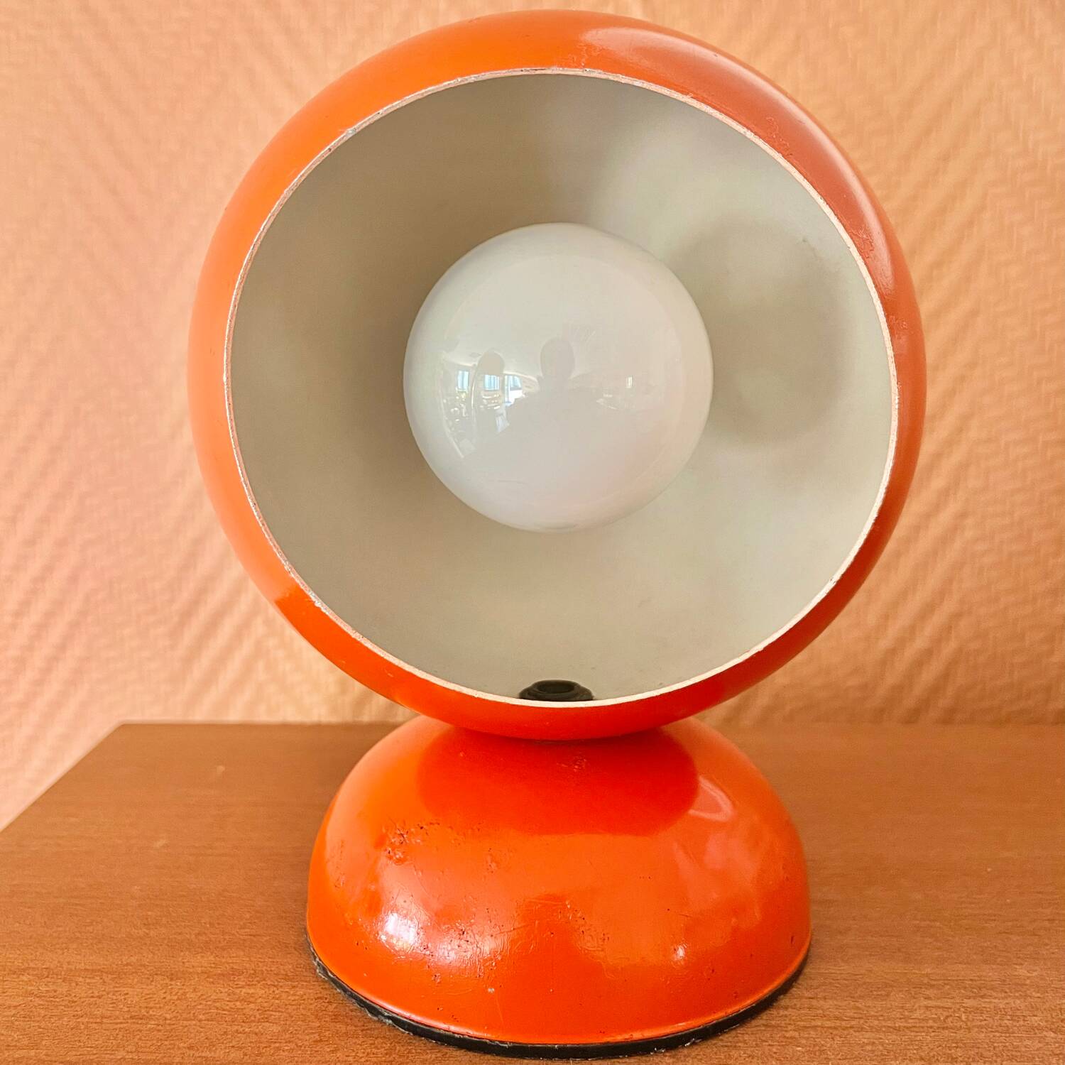 Orange eye ball lamp