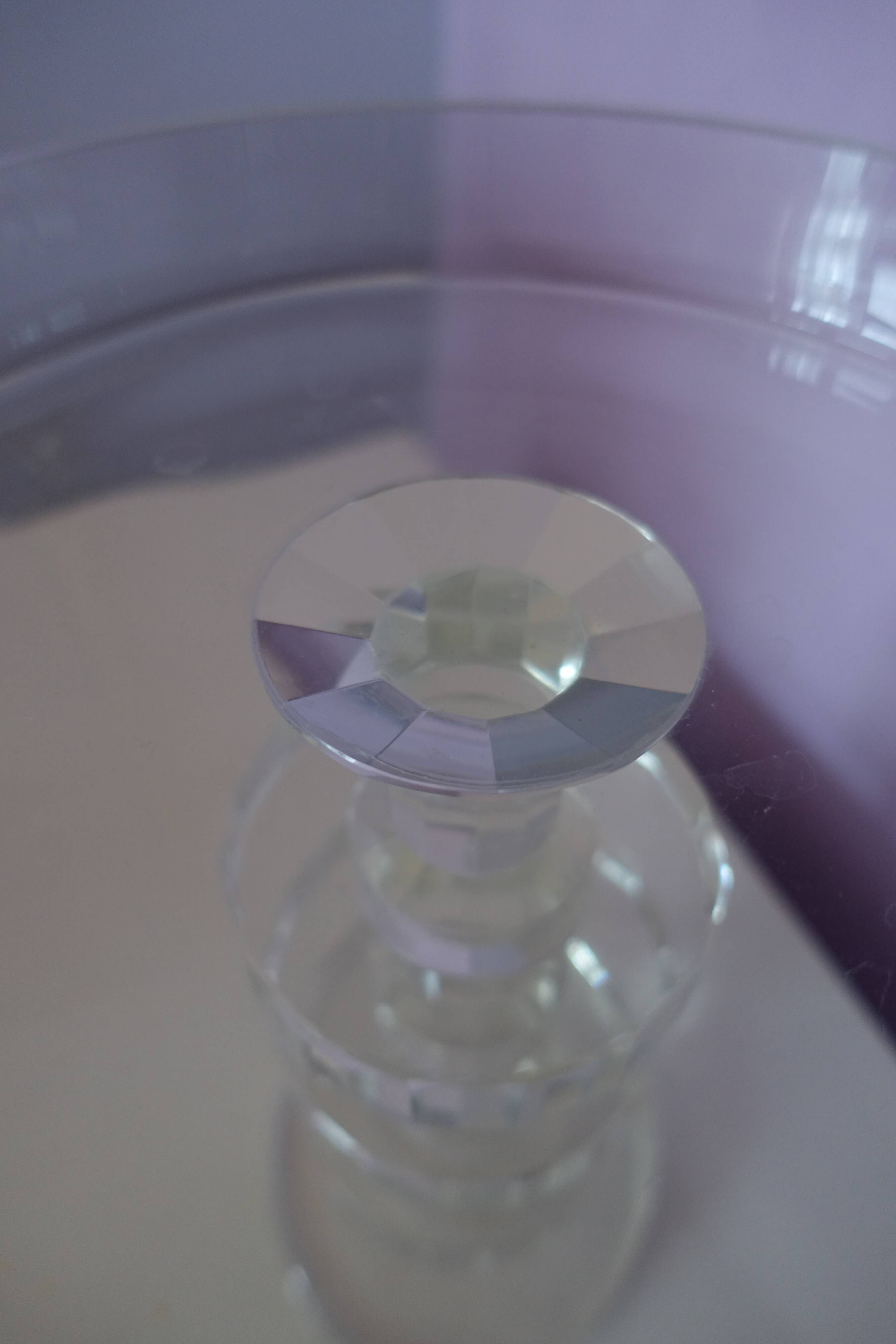 Superb crystal bowl on a 50 cm high pedestal, elegant and refined.
