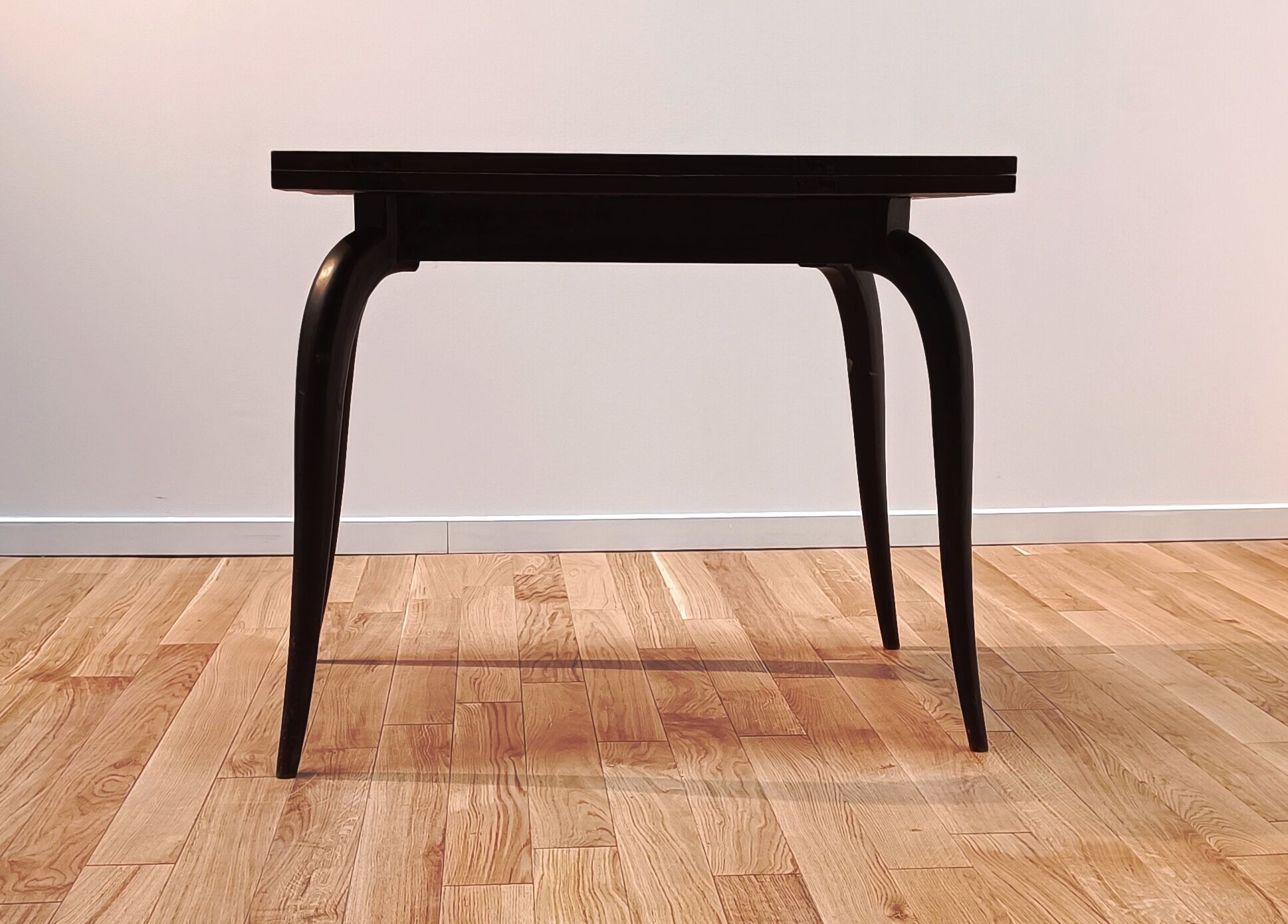 Vintage wallet table