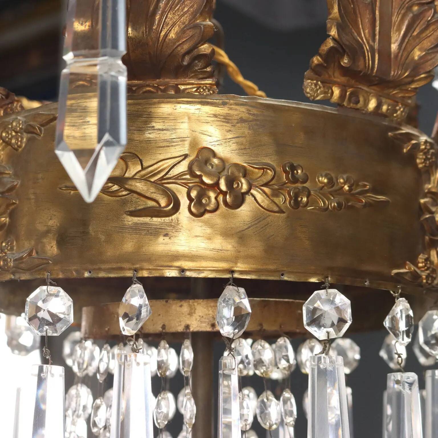 Lustre ancien en forme de ballon en métal doré et verre, XIXe siècle