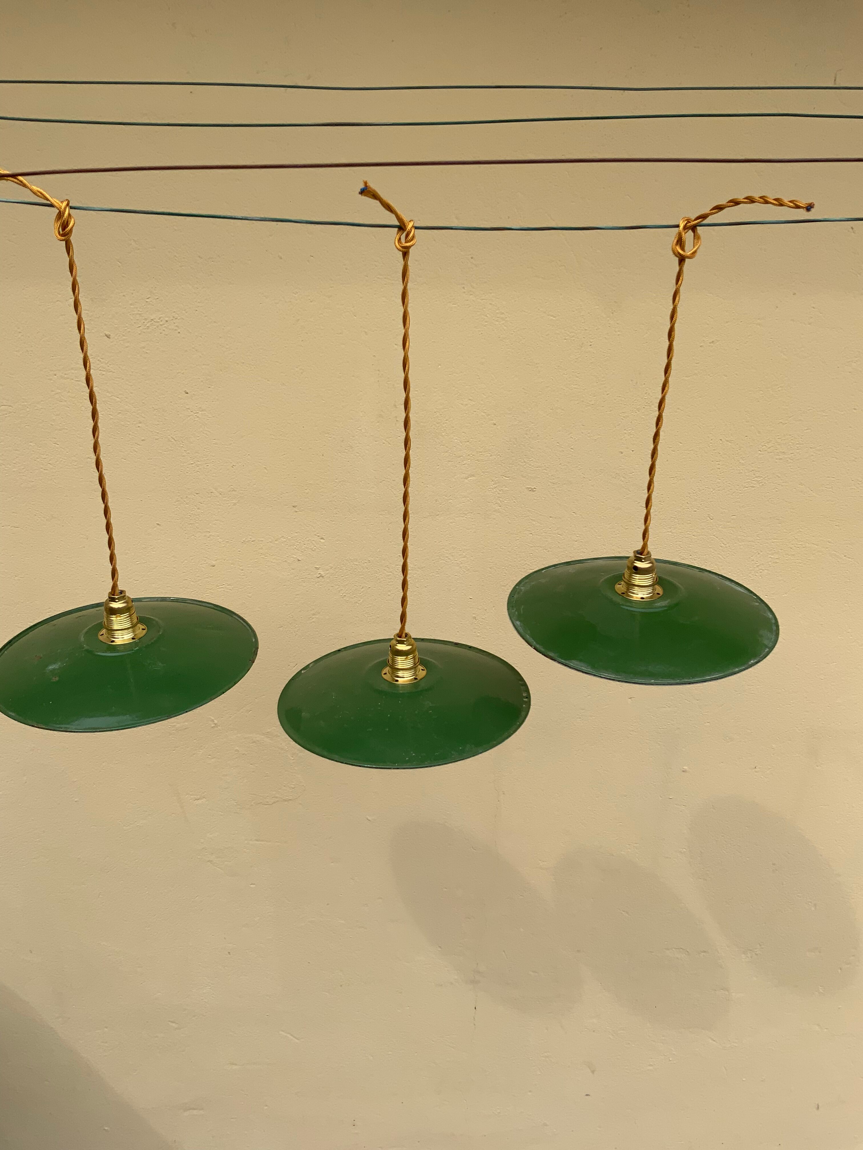 Trio suspension sheet enamelled vintage green and white gold threads brass socket