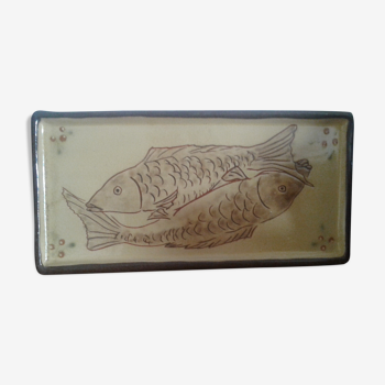 Dish a cakes or presentation in enamelled sandstone fish decorations