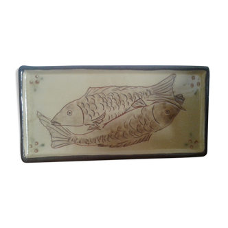 Dish a cakes or presentation in enamelled sandstone fish decorations