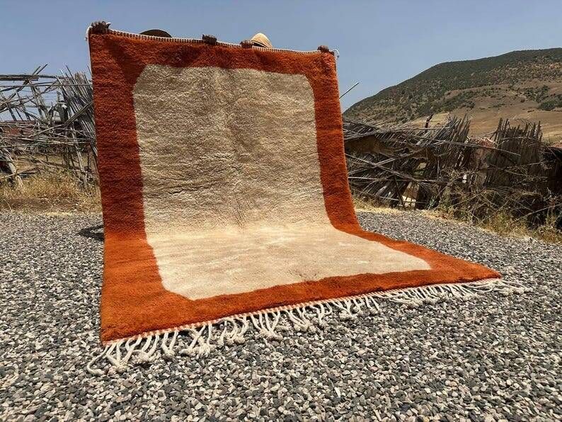 Terracotta and beige Moroccan Mrirt rug 340x230 cm – framed pattern