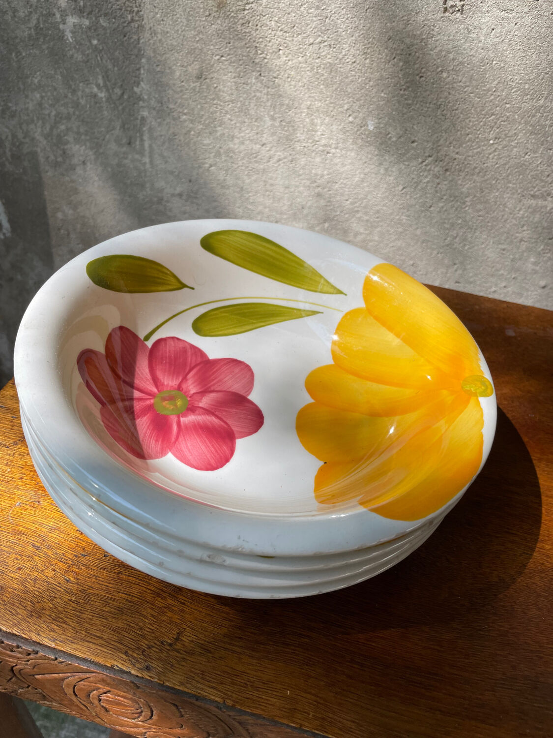 Set of 4 floral plates