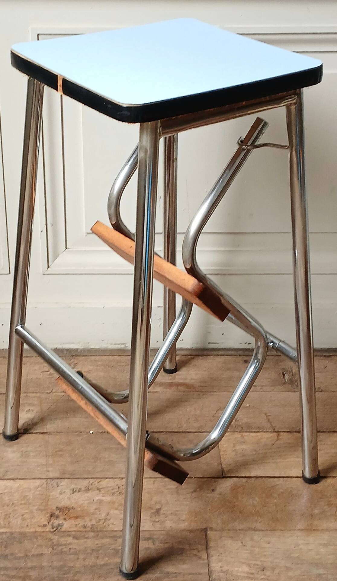Tabouret escabeau escamotable Formica bleu, 1960