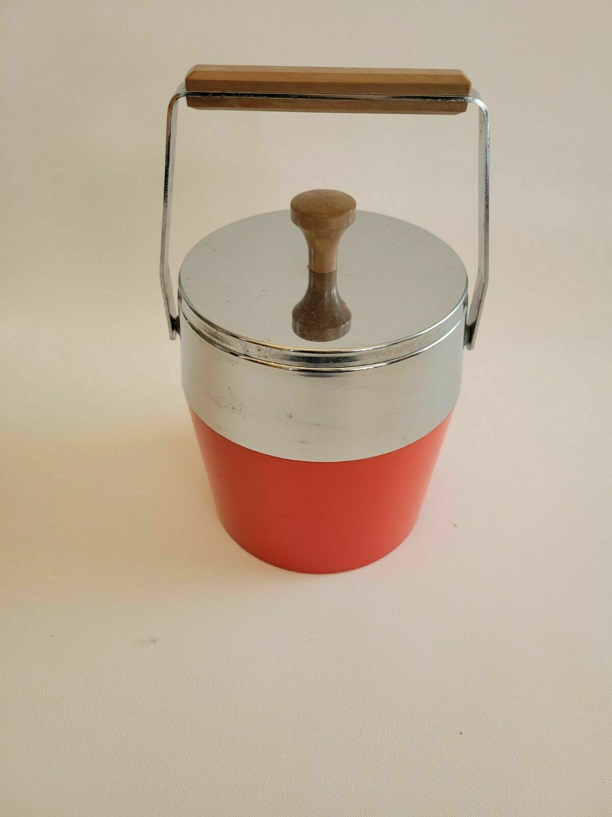 Ice bucket ice 70