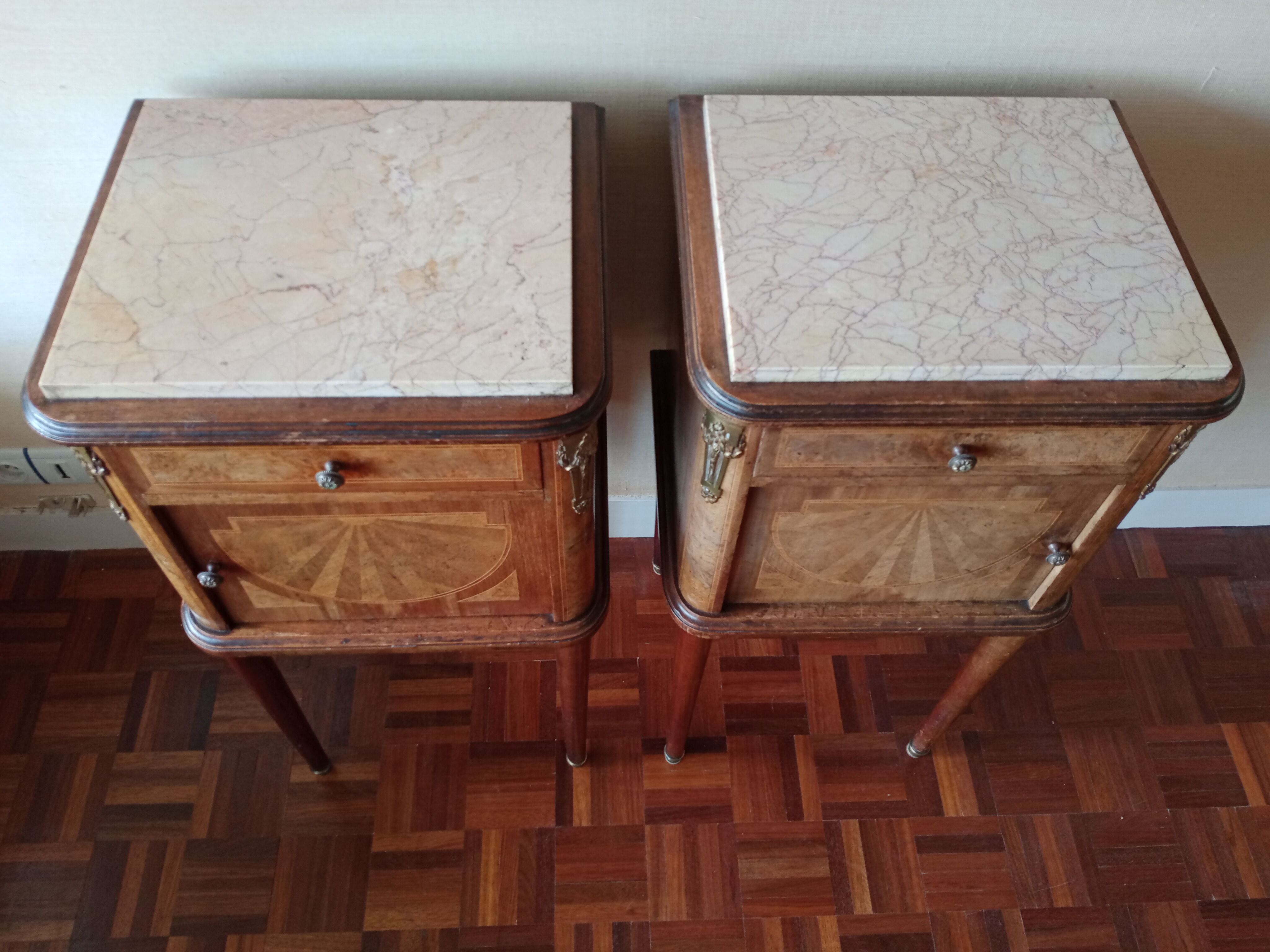 Paire de chevets art deco