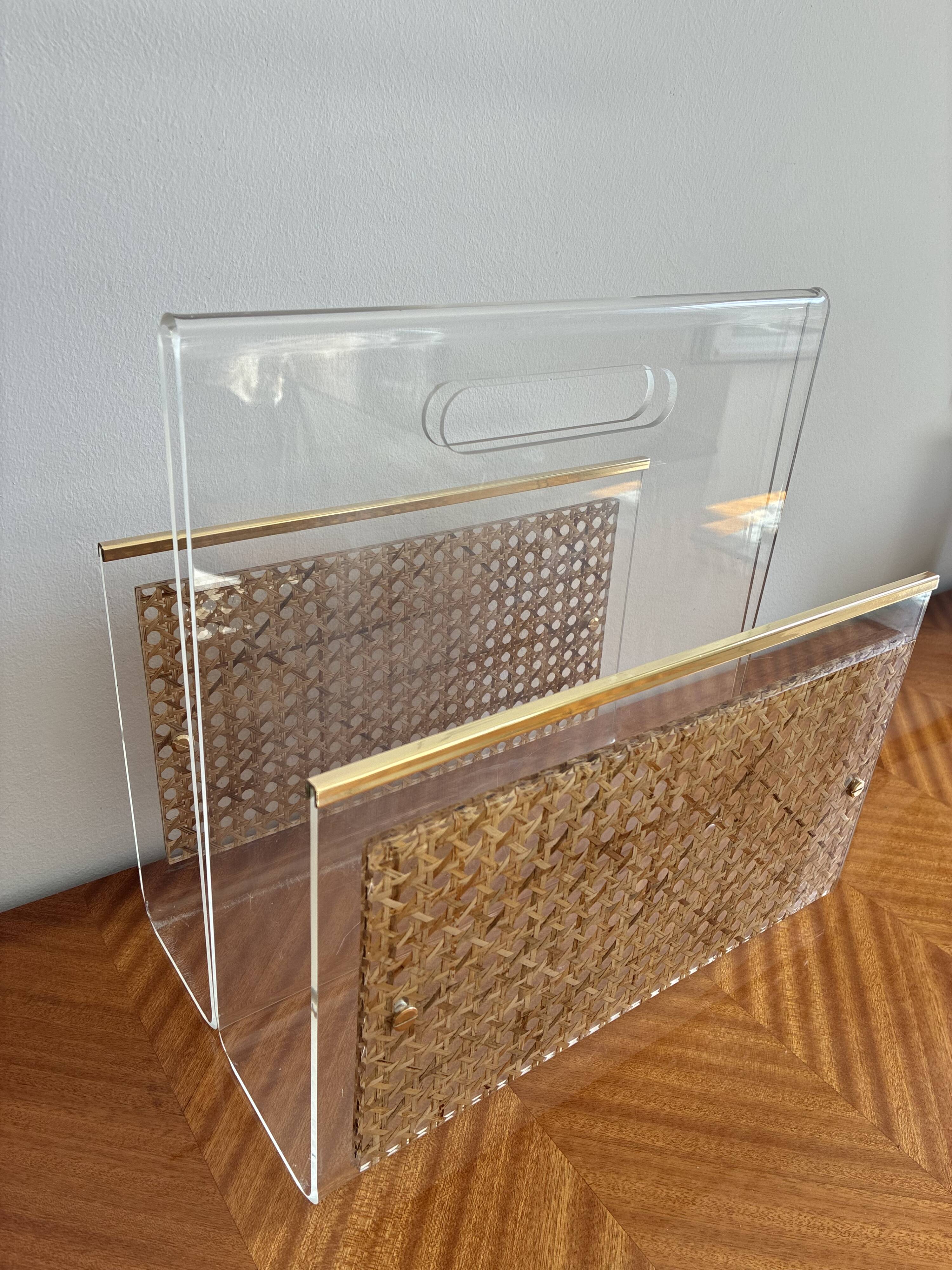 Acrylic magazine rack