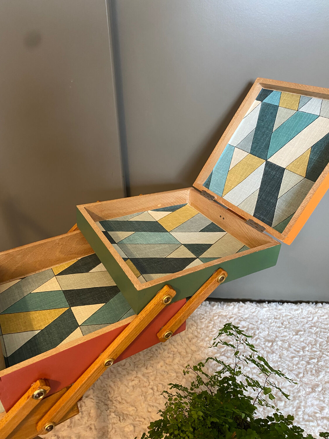 Vintage worker, sewing box feet compass