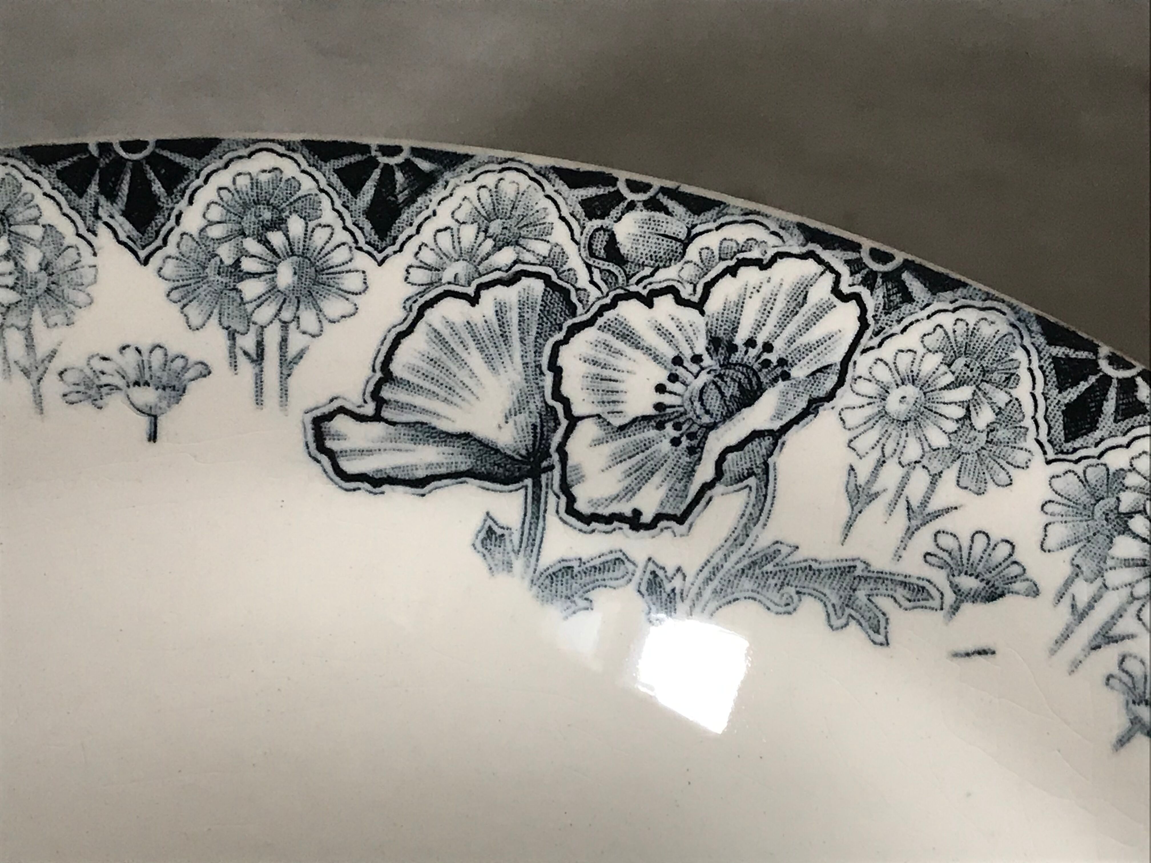 Six hollow plates Terre de Fer