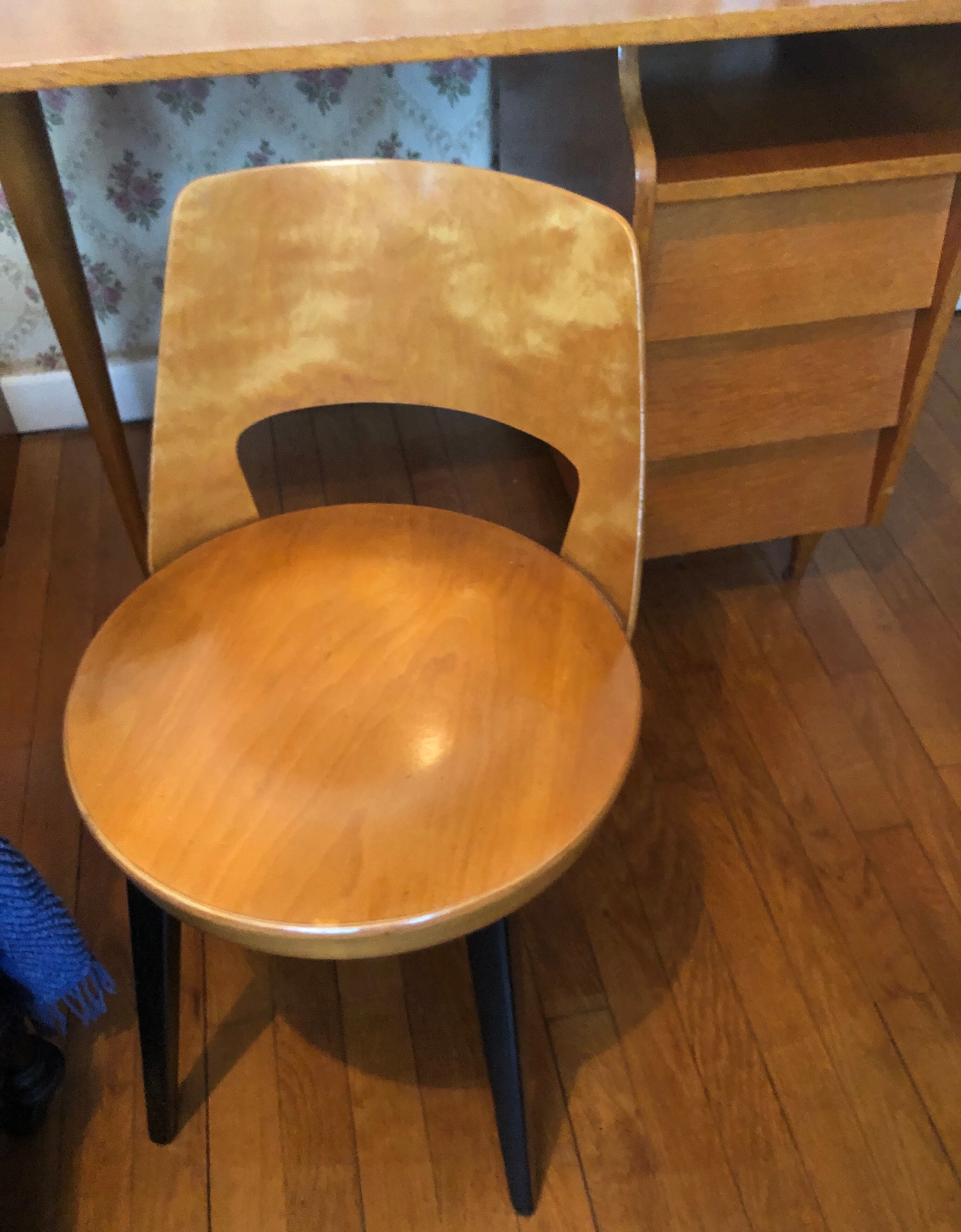Vintage desk and chair 70