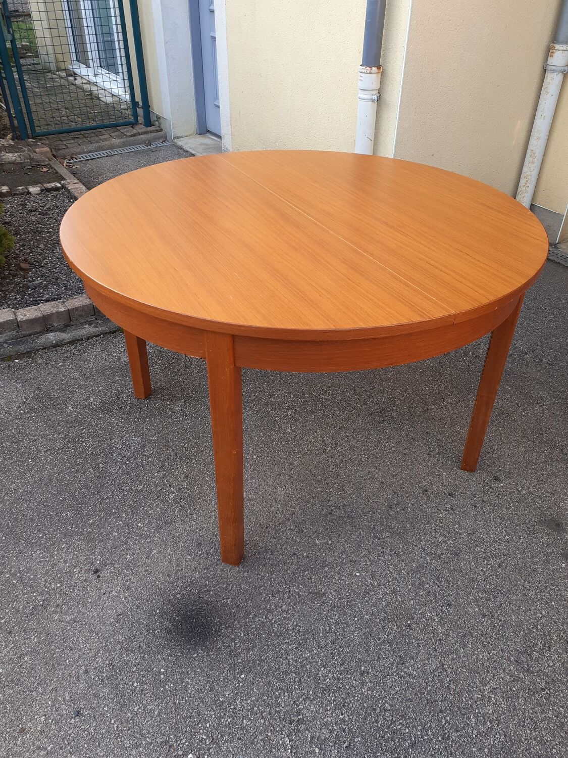 Scandinavian table