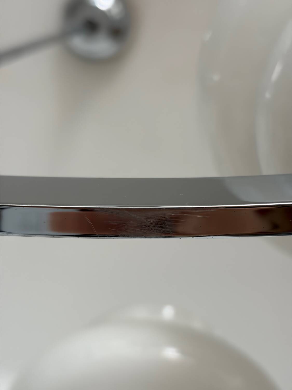 Chrome and opaline lustre