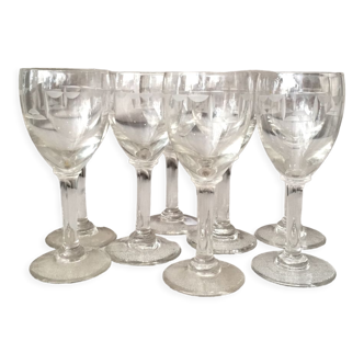 Suite de 8 verres à goutte en verre grave des années 1930 1940