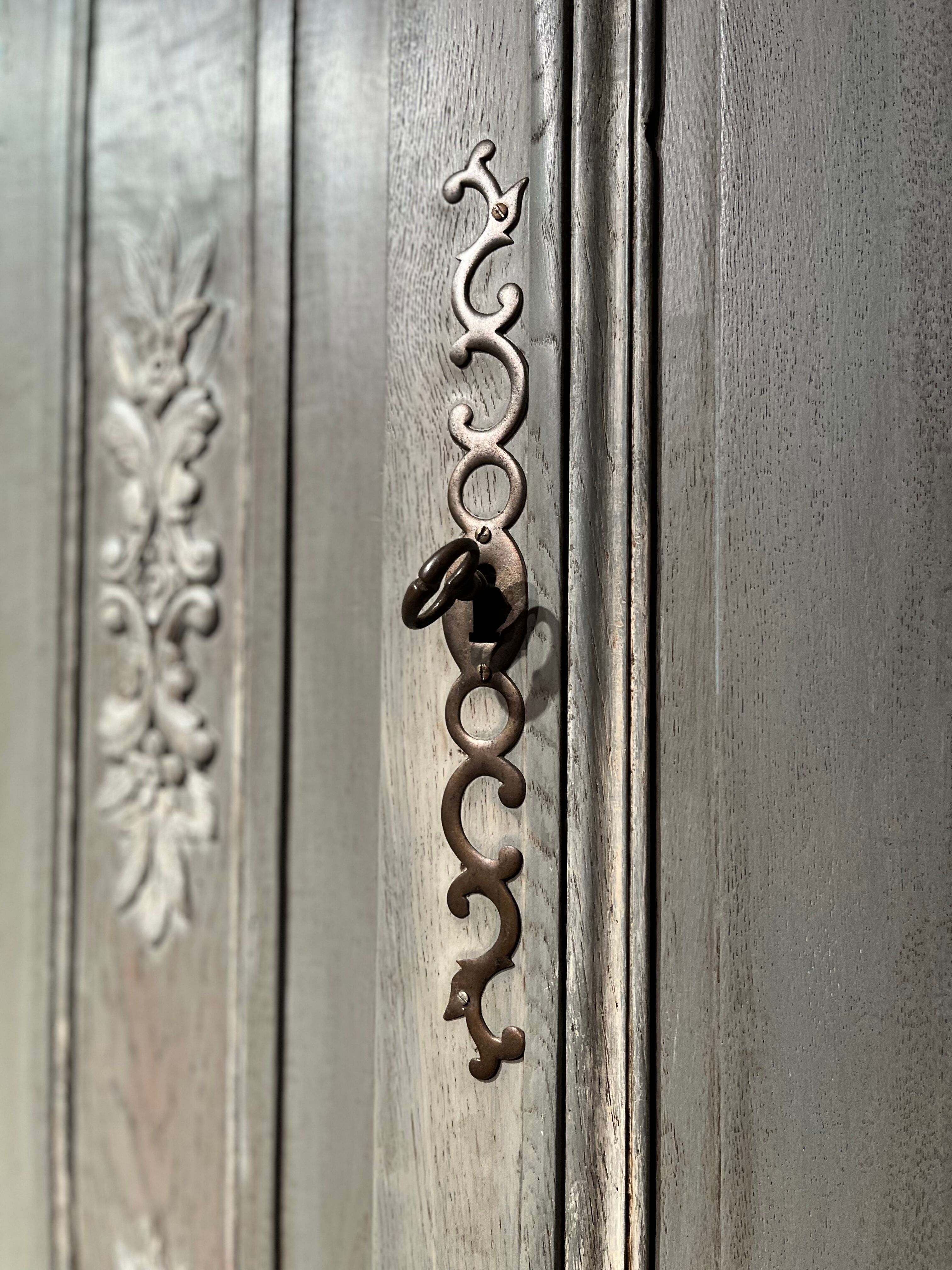 Buffet Louis XV patinated